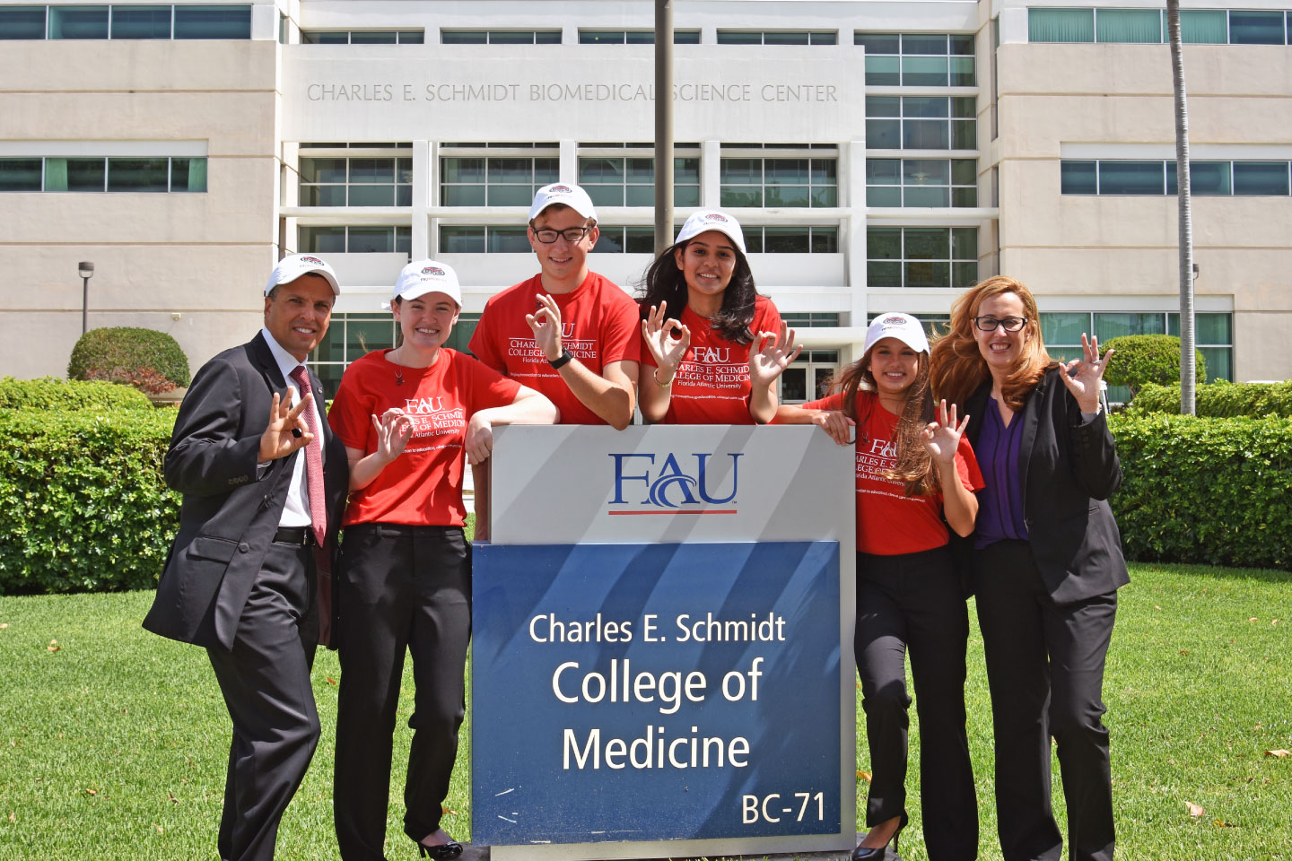 The first-of-its-kind pipeline program to be launched in the United States, M.D. Direct places high school students from FAU High School directly in-line for medical school at FAU, jumpstarting their careers as young, aspiring physicians-to-be.